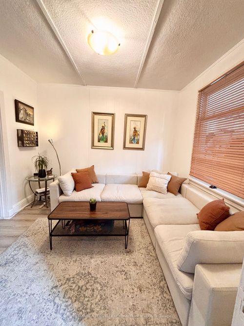 43 King Edward Ave, East York, ON, M4C5J5 | Card Image