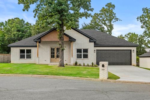 520 Forest Oak Cv, Jacksonville, AR, 72076-3784 | Card Image