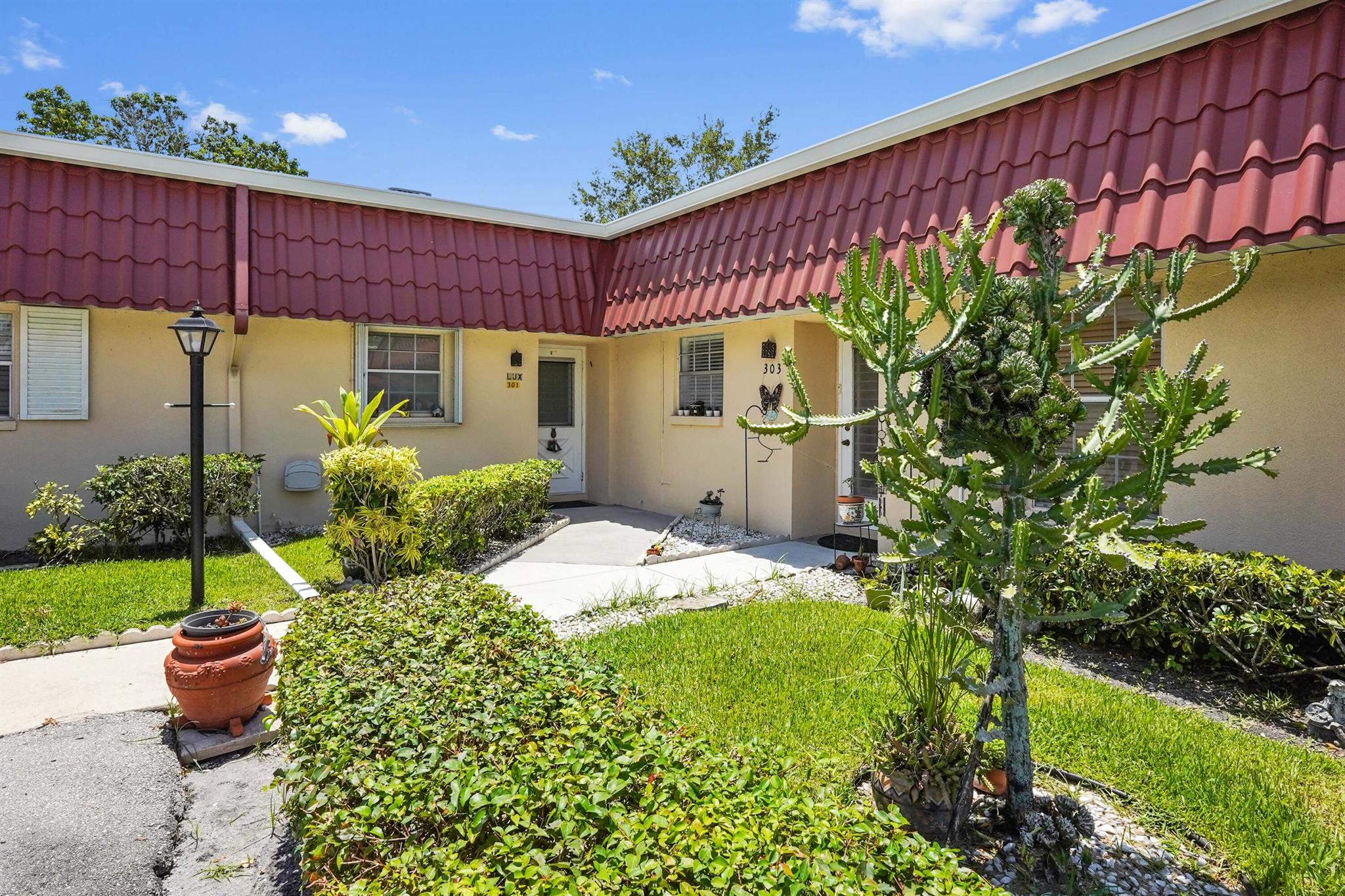 Cape Cod Cir, Lake Worth, FL 33467