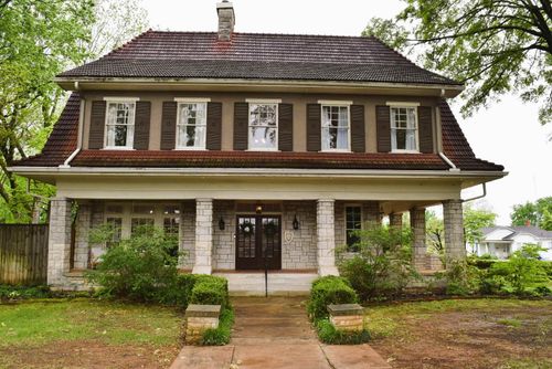 202 E Hawthorne St, Florence, AL, 35630-3504 | Card Image