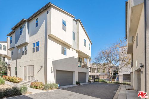 19505 Herringbone Dr, Northridge, CA, 91324-1681 | Card Image