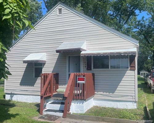 3141 Myrton St, Burton, MI, 48529-1021 | Card Image