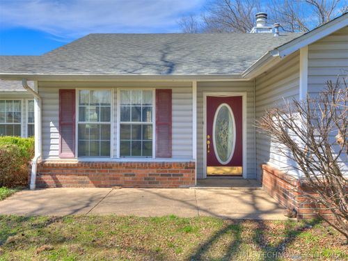 9945 Northglen, Claremore, OK, 74017-1595 | Card Image