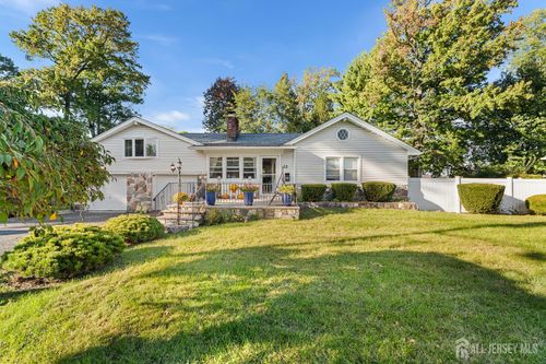 32 E Hegel Ave, Colonia, NJ, 07067-1407 | Card Image