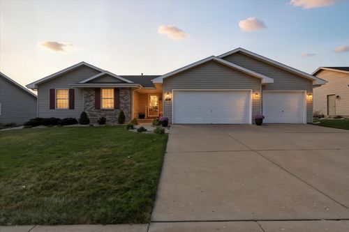 4609 Parkwood Dr, Milton, WI, 53563-8981 | Card Image