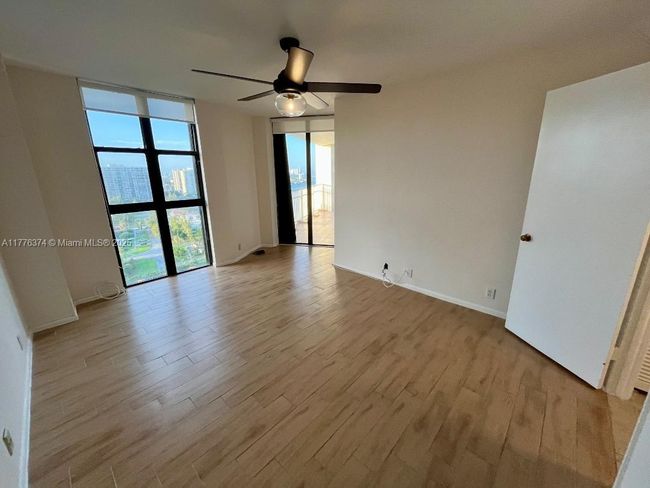 APT-2001 - 4000 Towerside Ter, Condo with 2 bedrooms, 2 bathrooms and null parking in Miami FL | Image 24