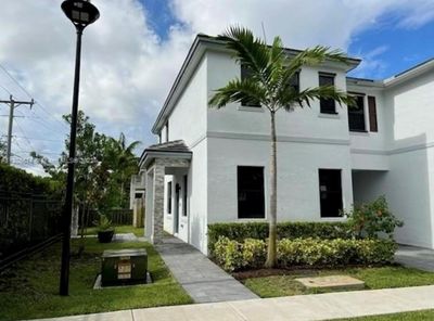 1502 Sw 29 Street, Townhouse with 3 bedrooms, 2 bathrooms and null parking in Fort Lauderdale FL | Image 1