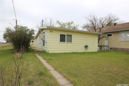 403 4th Street W, Shaunavon, SK, S0N2M0 | Card Image