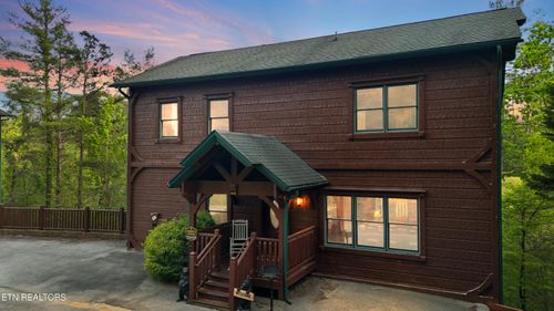810 Great Smoky Way, Gatlinburg, TN, 37738 | Card Image
