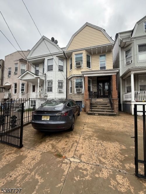 223 Harrison Ave, Jersey City, NJ, 07304-1705 | Card Image