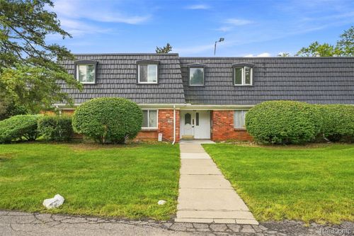 1836 Colonial Village Way, Waterford, MI, 48328-1940 | Card Image