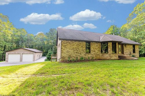 395 Hazelwood Dr, Bruceton Mills, WV, 26525-6183 | Card Image