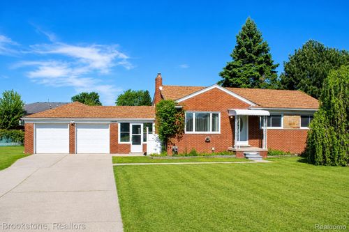 29669 Utica Rd, Roseville, MI, 48066-4656 | Card Image