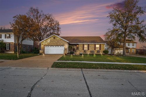 5840 Mango Dr, Oakville, MO, 63129-2243 | Card Image