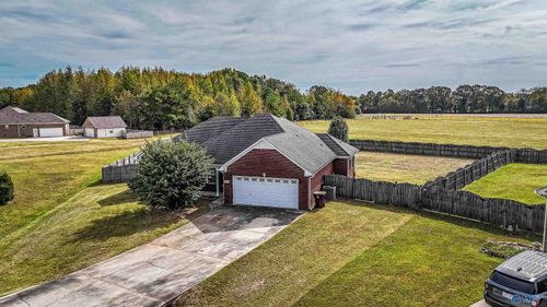 27734 Jeffrey Lee Ln, Toney, AL, 35773-8387 | Card Image