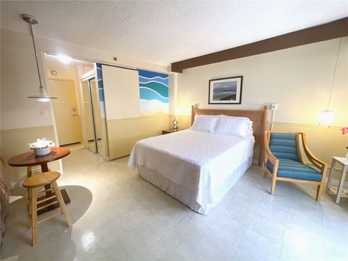 806-1920 Ala Moana Blvd, Honolulu, HI, 96815-1867 | Card Image