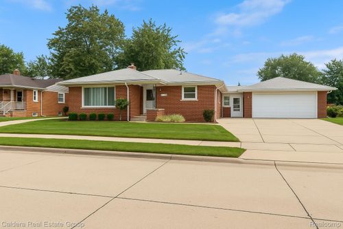 24260 Rosebud Ave, Eastpointe, MI, 48021-1116 | Card Image