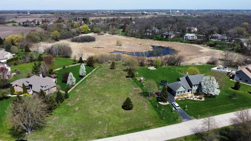 6114 Whiteoak Dr, McHenry, IL, 60050-1725 | Card Image