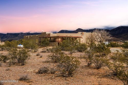10085 Achenbach Canyon Rd, Las Cruces, NM, 88011-9301 | Card Image