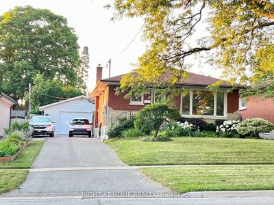 636 Shakespeare Ave, House other with 3 bedrooms, 2 bathrooms and 5 parking in Oshawa ON | Image 1