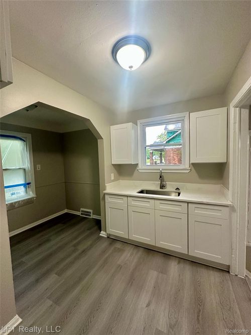 14901 Seymour St, Detroit, MI, 48205-3510 | Card Image