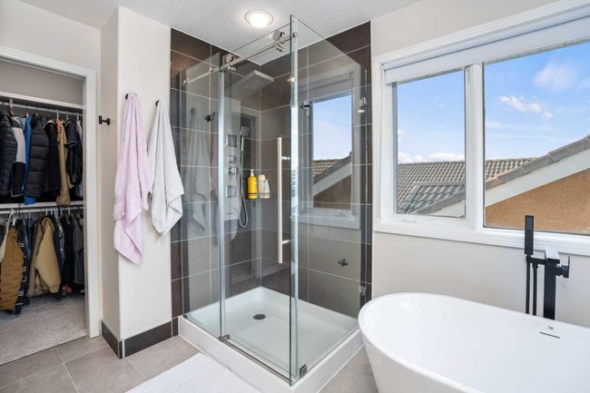11 Patrick View Sw, House other with 4 bedrooms, 4 bathrooms and 4 parking in Calgary AB | Image 35
