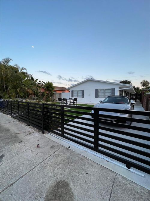2-1910 Thomas St, Hollywood, FL, 33020-2131 | Card Image