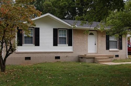 121 Cole Dr, Hendersonville, TN, 37075-3216 | Card Image