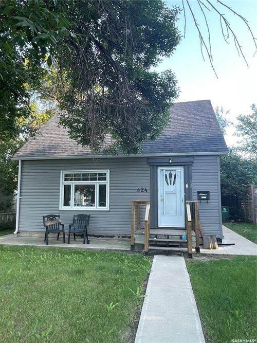 824 8th St E, Saskatoon, SK, S7H0R5 | Card Image