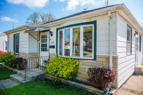 5923 44th Ave, Kenosha, WI, 53144-2552 | Card Image