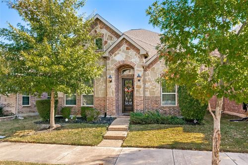 504 Garden Ave, Euless, TX, 76039-1557 | Card Image