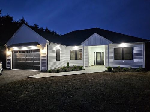 2 Mackady Ct, Westport, MA, 02790-4849 | Card Image