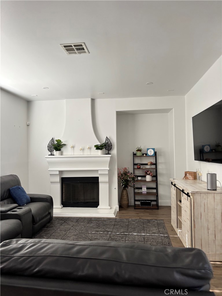 Residential Lease in Winnetka 5