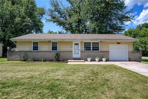 100 Brian St, Excelsior Springs, MO, 64024-2801 | Card Image