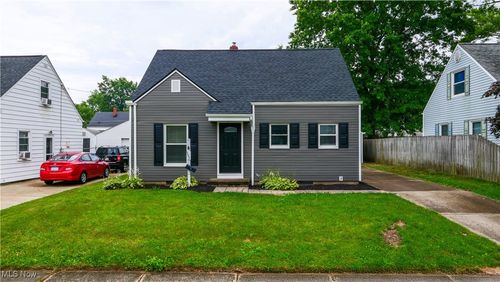 2405 Harding Rd, Cuyahoga Falls, OH, 44223-1135 | Card Image