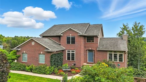4764 Forest View Cir Ne, Iowa City, IA, 52240-7775 | Card Image