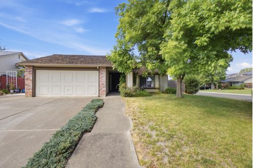 2 Rosto Court, Sacramento, CA, 95823 | Card Image