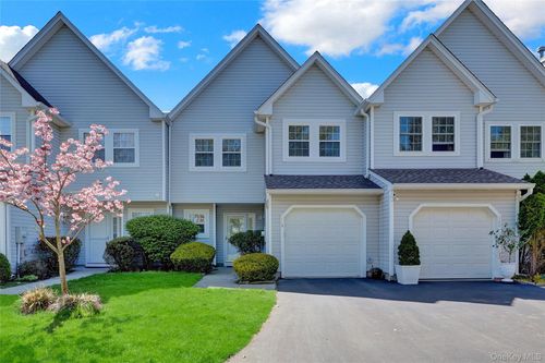 113 Erin Ln, East Setauket, NY, 11733-6442 | Card Image