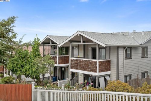 124 Louisiana St, Vallejo, CA, 94590-5042 | Card Image