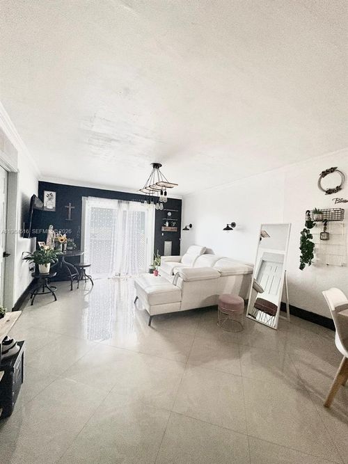 apt-309-6175 W 20th Ave, Hialeah, FL, 33012-7581 | Card Image