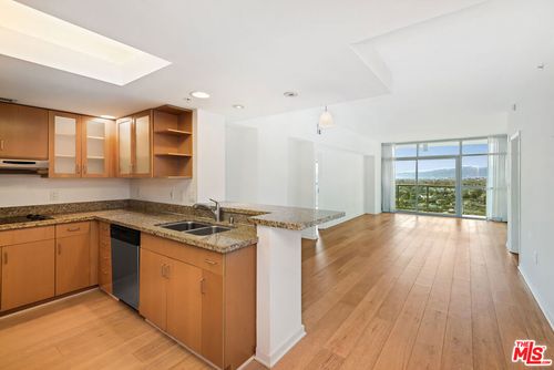 1411-13700 Marina Pointe Dr, Marina del Rey, CA, 90292-9297 | Card Image