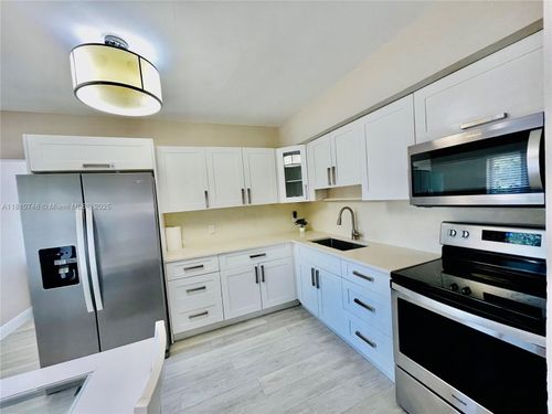 1002 S 27th Ave, Hollywood, FL, 33020-5718 | Card Image