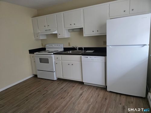 apt-h-100 Hickory St, Norwich, CT, 06360-4655 | Card Image