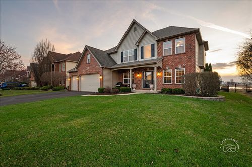 664 Bennett Drive, North Aurora, IL, 60542 | Card Image