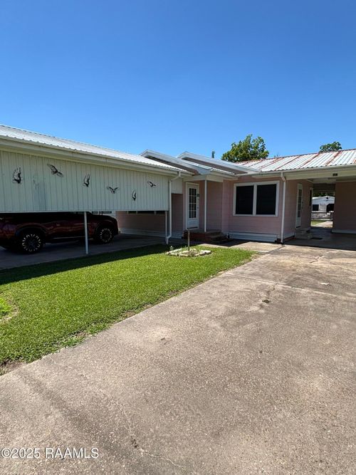 587 Main St, Arnaudville, LA, 70512-6101 | Card Image
