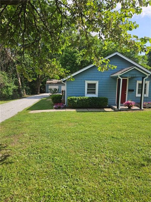 1003 Pinkston St, Grandview, MO, 64030-3072 | Card Image