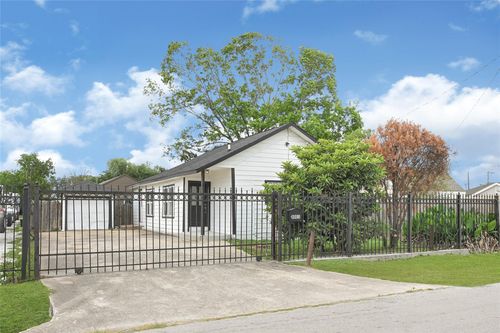 8005 Wiggins St, Houston, TX, 77029-4138 | Card Image