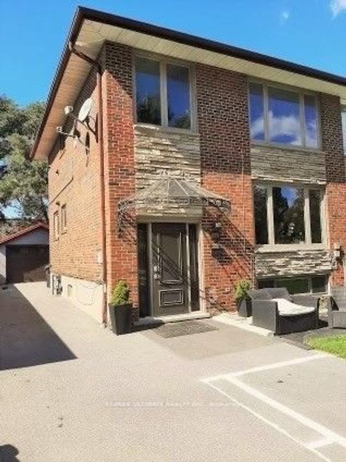 2nd-38 Waterbury Dr, Etobicoke, ON, M9R3X6 | Card Image