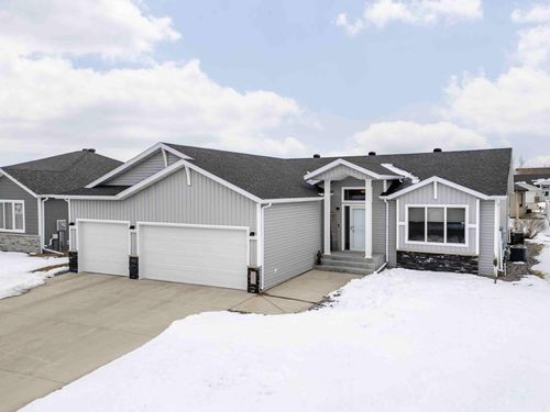 1233 29th Ave W, West Fargo, ND, 58078-7877 | Card Image
