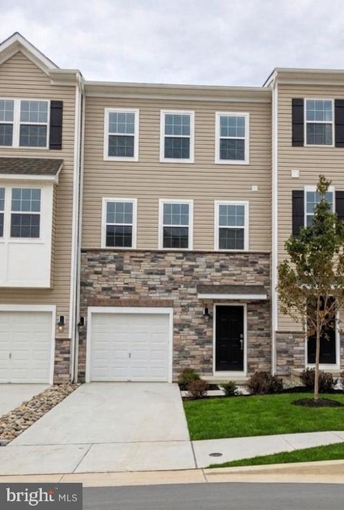 8309 Brodie Ct, BREINIGSVILLE, PA, 18031-8759 | Card Image